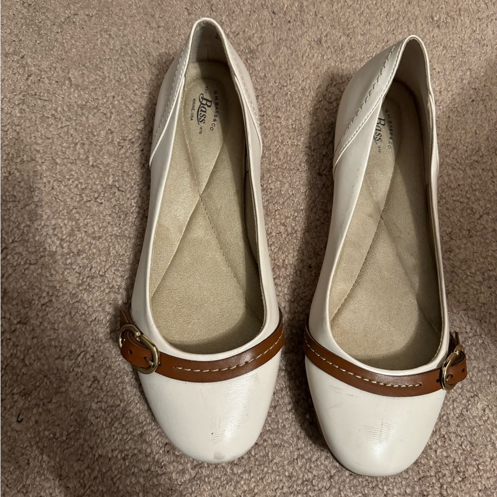 Bass Cream Slip-On Shoes‎ with Tan Accents size 9